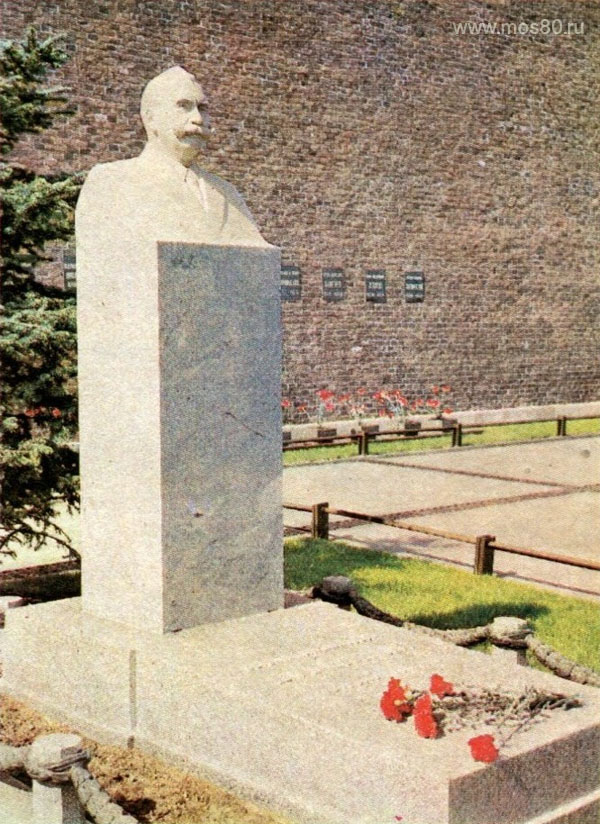Памятник на могиле С. М. Будённого