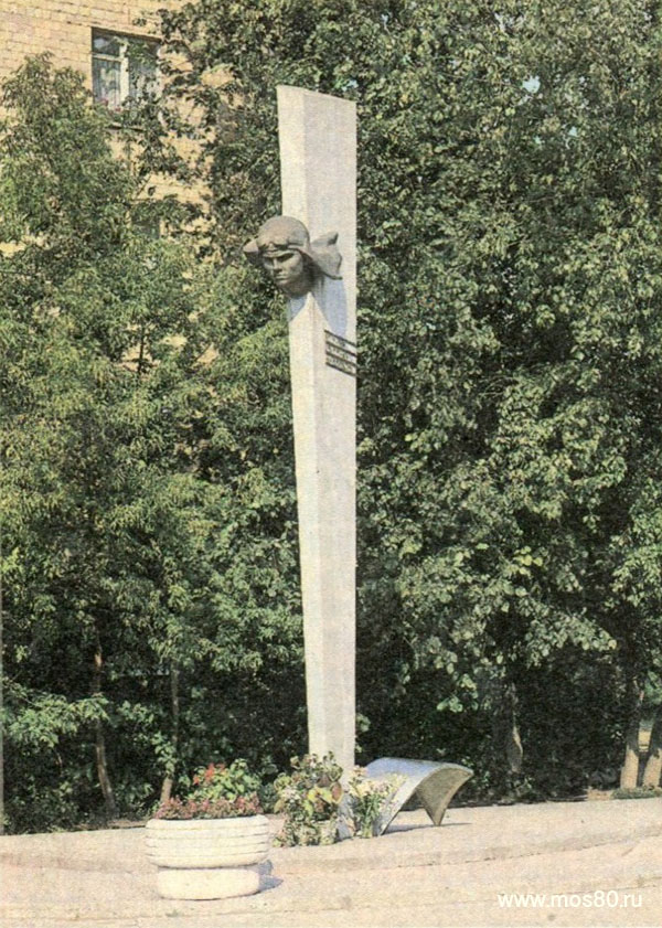 Памятник Е. В. Михайлову