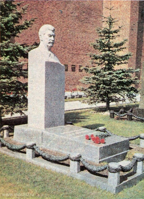 Могила И. В. Сталина
