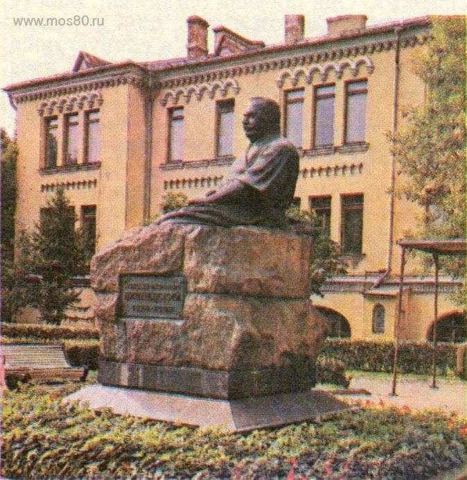 Памятник А. В. Вишневскому