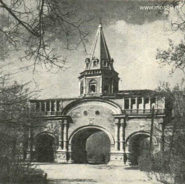 Ворота усадьбы царя Алексея Михайловича