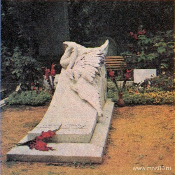 Памятник на могиле Собинова