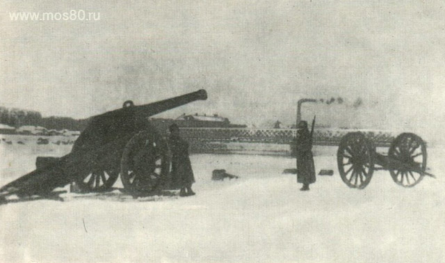 Артиллерия красногвардейцев близ Крымского моста