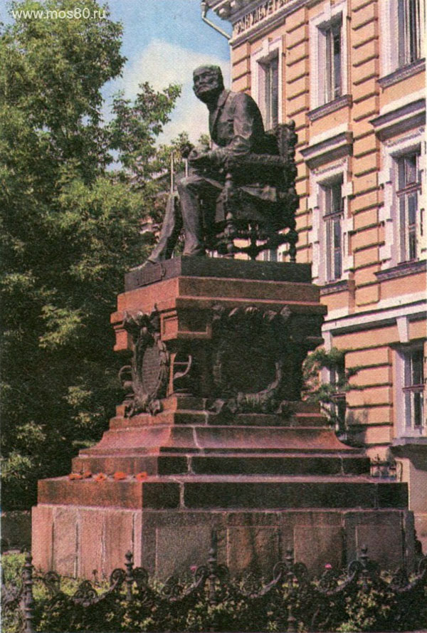 Памятник Н. И. Пирогову