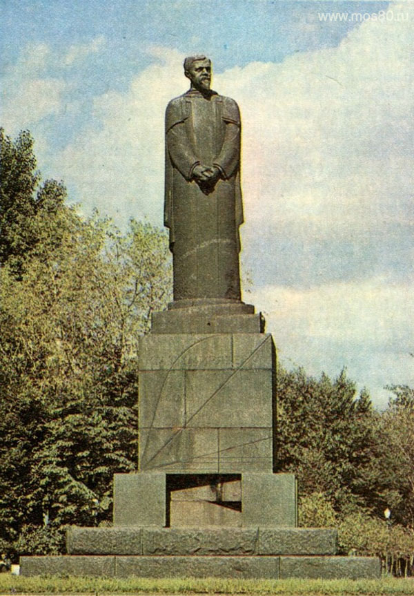 Памятник Тимирязеву
