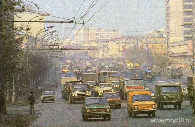 Транспортный поток на Садовой-Спасской улице